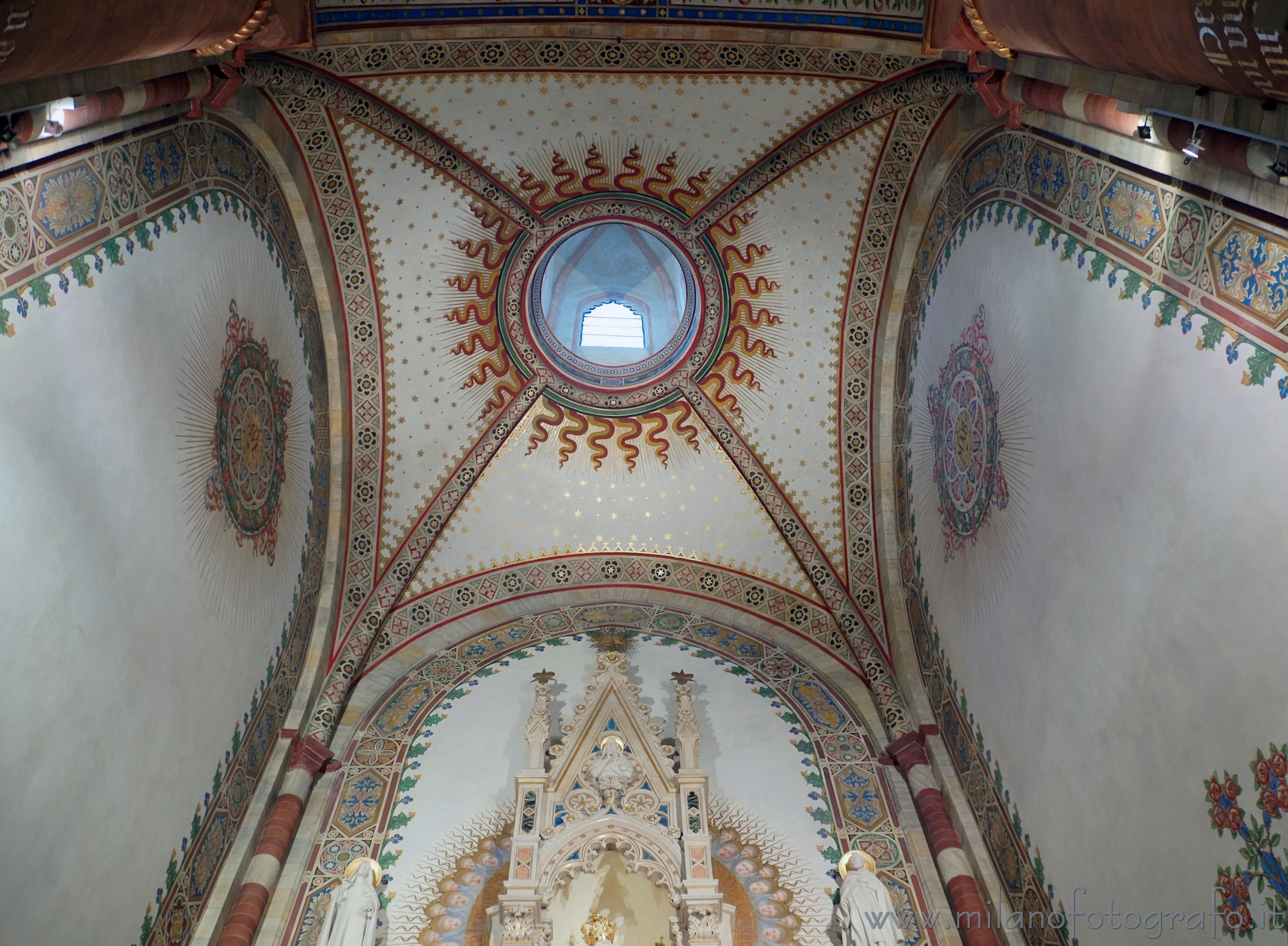 Pavia - Cappella laterale all'interno della Chiesa di Santa Maria del Carmine